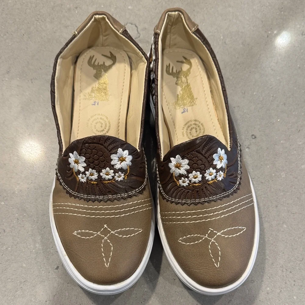 Brown Floral Embroidered Shoes Size 21